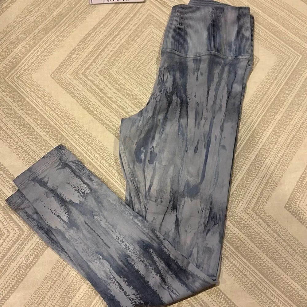 Avocado Women’s Blue Agate Wash Crystal V Back 7/8 Legging